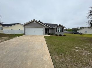 548 Pinehurst Dr, Blackshear, GA 31516