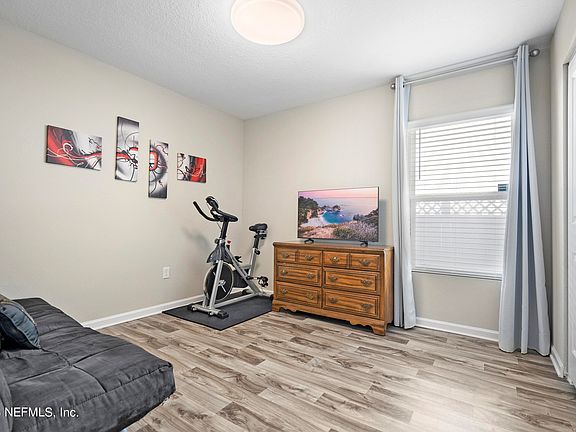 5th image of 121 Moorcroft Way