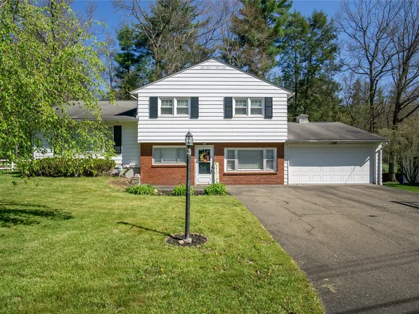 234 Ridgefield Rd, Endicott, NY 13760