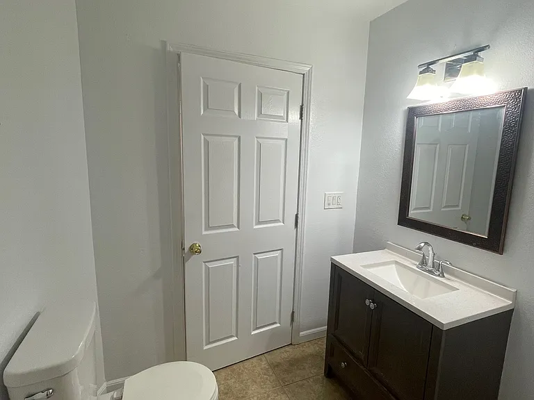 1108 E Central Ave — Photo 10