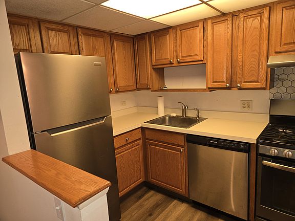 2nd image of 130B Cora Ave #B