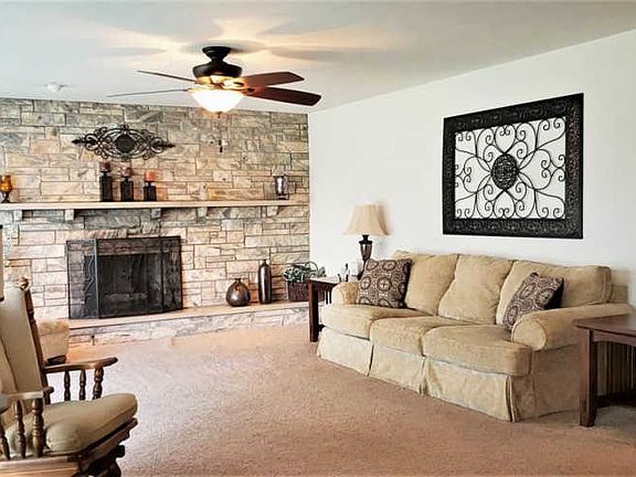 5th image of 702 Meadowlawn Dr