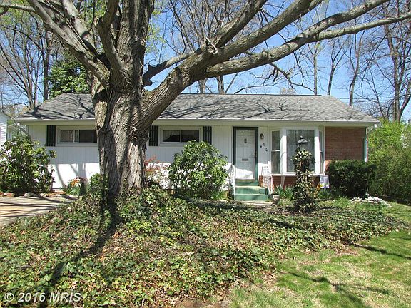 2nd image of 114 Tulip Dr