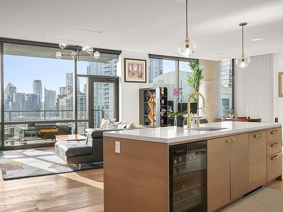4th image of 70 Rainey St #1908