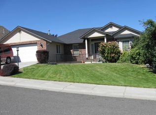 1103 W Yakima Ave, Selah, WA 98942
