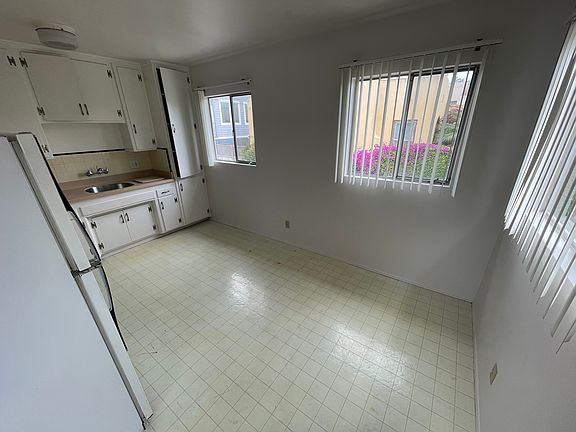 4th image of 2568 Landis St