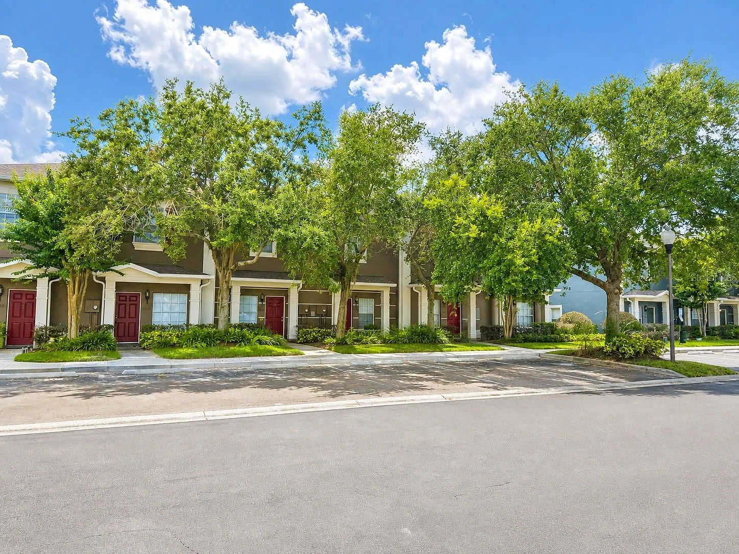 2 bed, 2.5 bath, 987 sqft, $1,800 — Photo 2