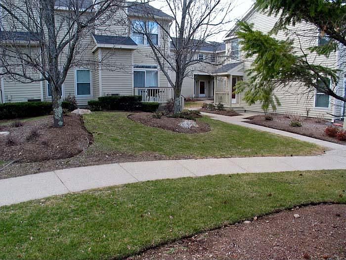 1st image of 98 Bradford Commons Ln