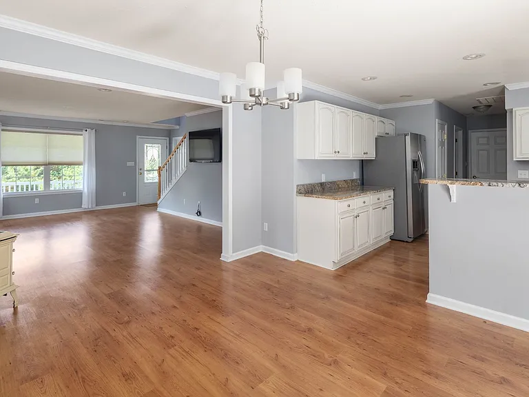 44 Worthington Ln — Photo 5
