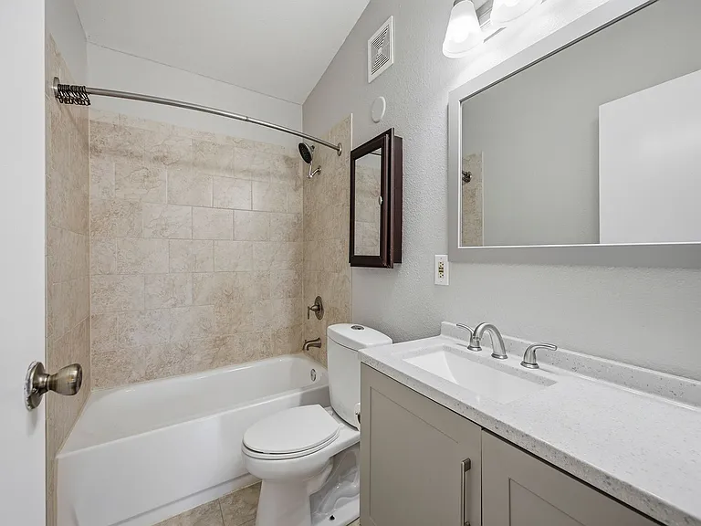 2333 W 25th Street Rd — Photo 12
