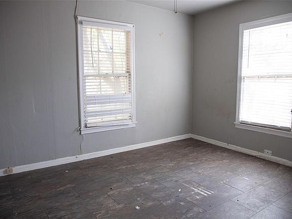 2nd image of 926 Sunset Dr