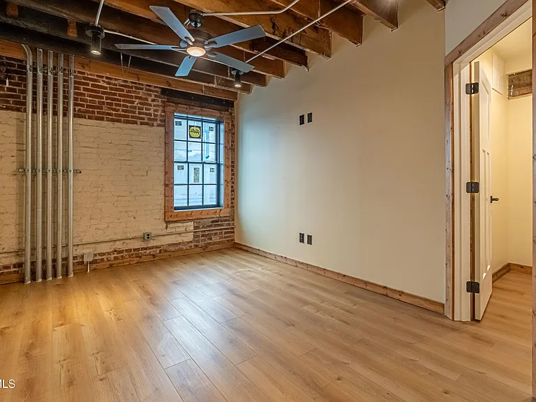 453 E Main St #300 — Photo 9
