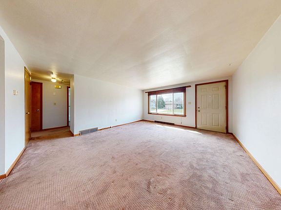 3rd image of 386 Apple Ln