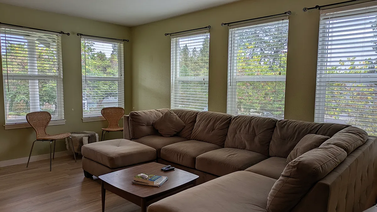 Living Room - 819 Devon Ct