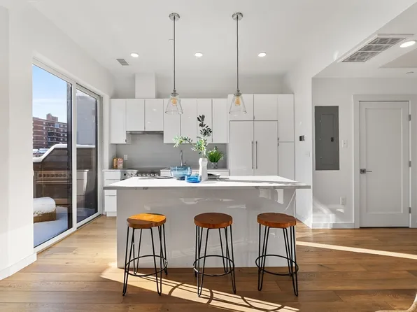 97 Elmwood St #302, Somerville, MA 02144