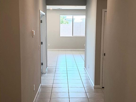 5th image of 2027 E Brooklyn Dr