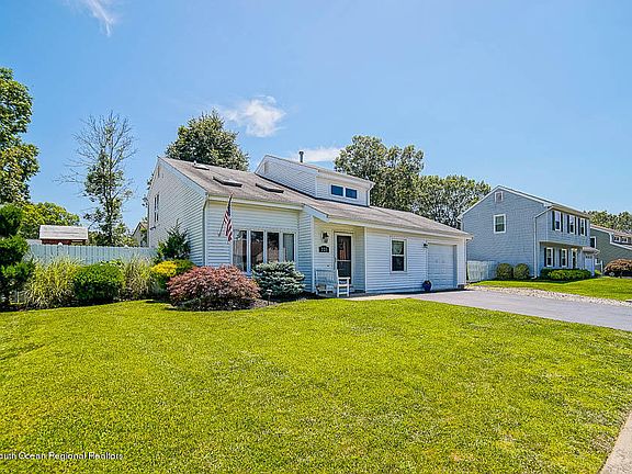 3rd image of 225 Smokerise Ln