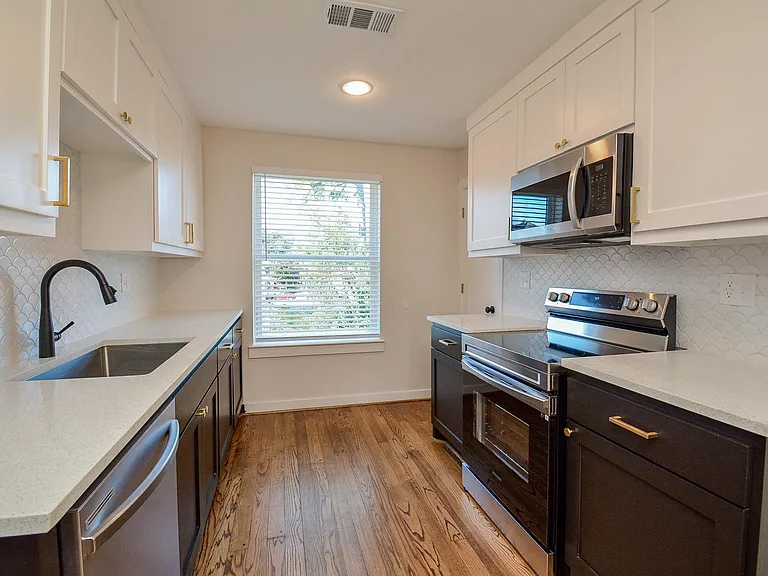 2916 Arbor St — Photo 24