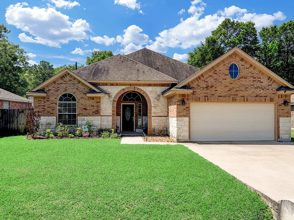 2707 Lake Breeze Ln