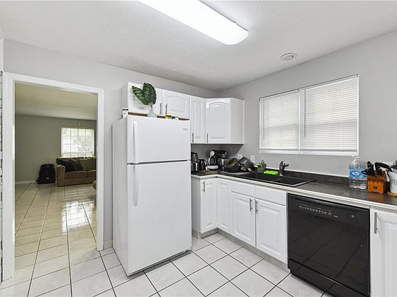 5th image of 3729-31 Lilac Ln