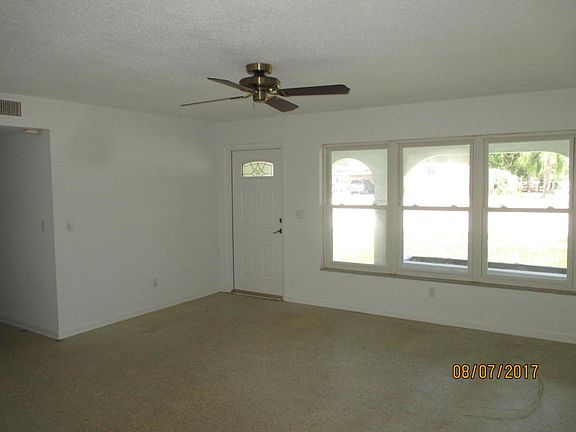 2nd image of 110 NW Airoso Blvd