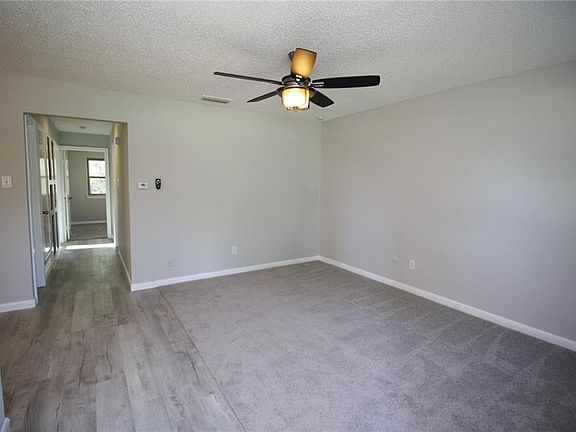 4th image of 819 N Lisa Ln
