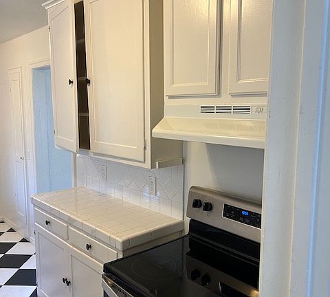 5th image of 2292 Fernley Ave