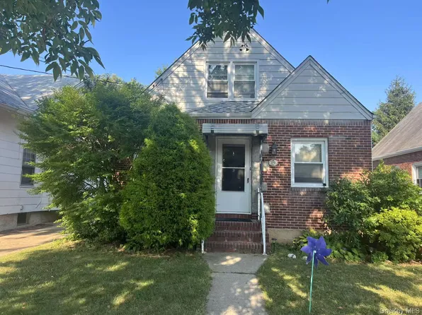 119 Emerson Avenue, Floral Park, NY 11001