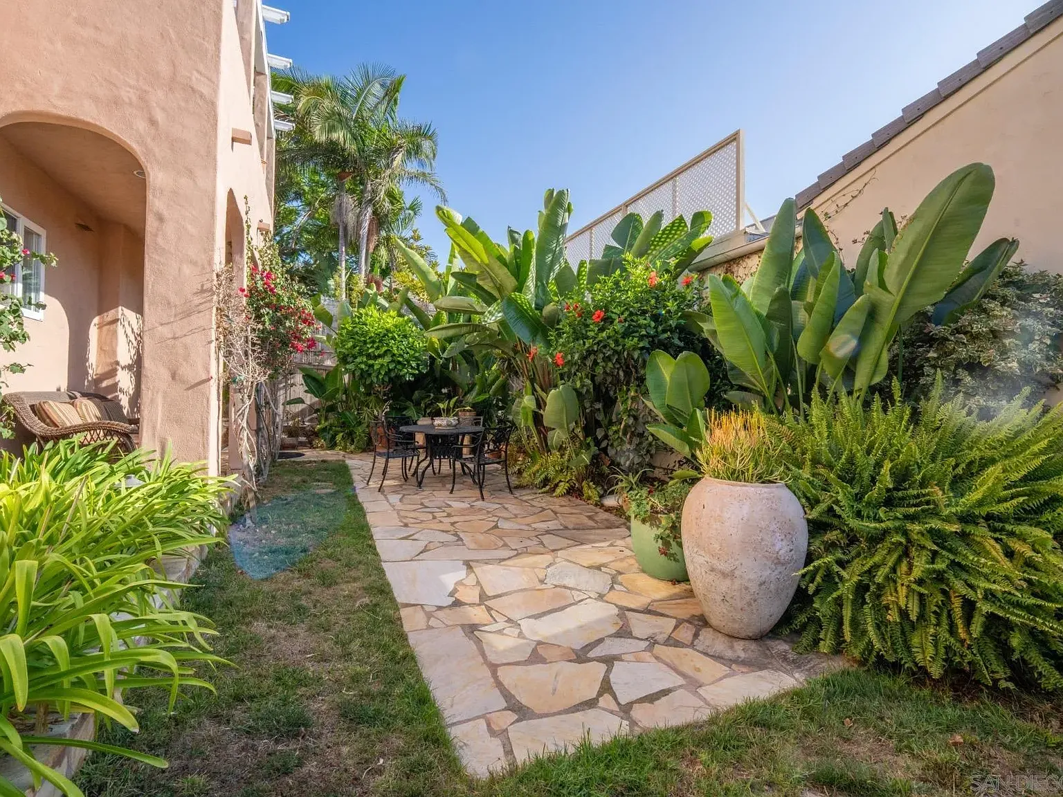 3 bed, 3.0 bath, 2521 sqft, $7,500 — Photo 4