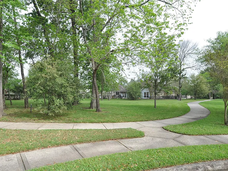 13607 Goldwater Ct — Photo 36