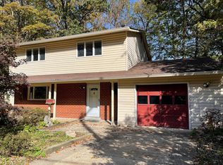 5301 Rolling Rd, Springfield, VA 22151