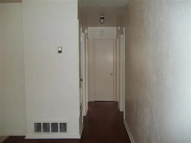 910 Hill St — Photo 6
