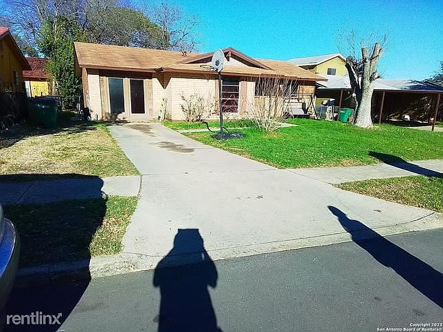 1st image of 5915R Millbank St