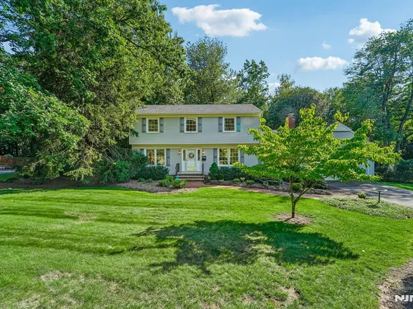 30 Arlton Ave, Allendale, NJ 07401