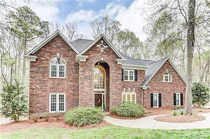 Gorgeous updated brick home! A must see! Ideal for family of 4+ Tastefully Interio fench meets contemporary. Fully furnished rental. - 1315 Lake Point Dr