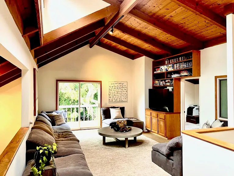1539 Miramar Ln — Photo 9