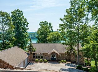 226 Mountain Crest Dr, La Follette, TN 37766