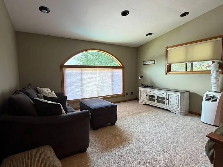 95 Chapparral Cir — Photo 6