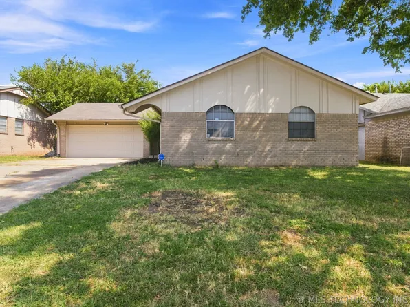 9021 E 56th St, Tulsa, OK 74145