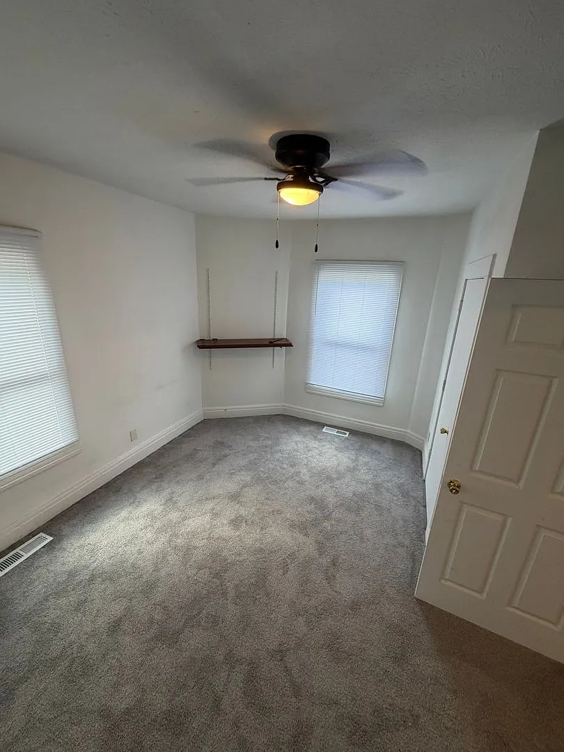 1610 E Sangamon Ave — Photo 3