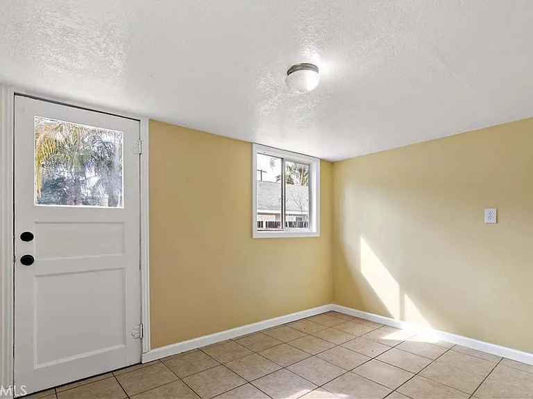 4781 Brockton Ave — Photo 12