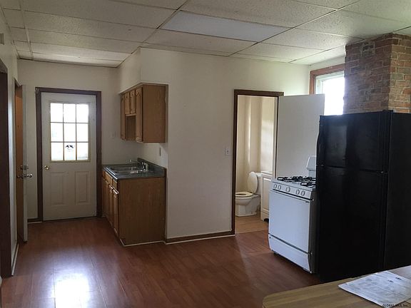 4th image of 134 Bridge Ave