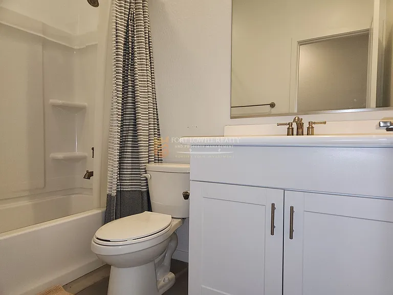 4208 S 68th Dr — Photo 15