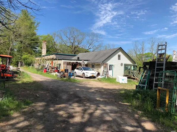 2 Larson Rd, Bloomingburg, NY 12721