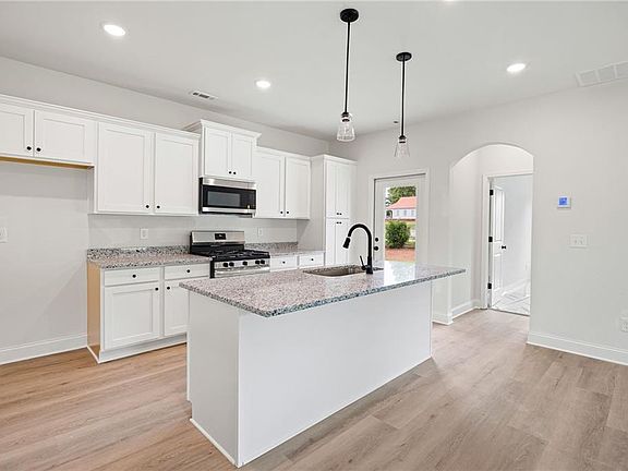 5th image of 115 Winston Way