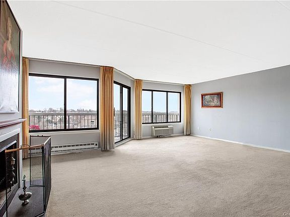 5th image of 200 High Point Dr Penthouse 14