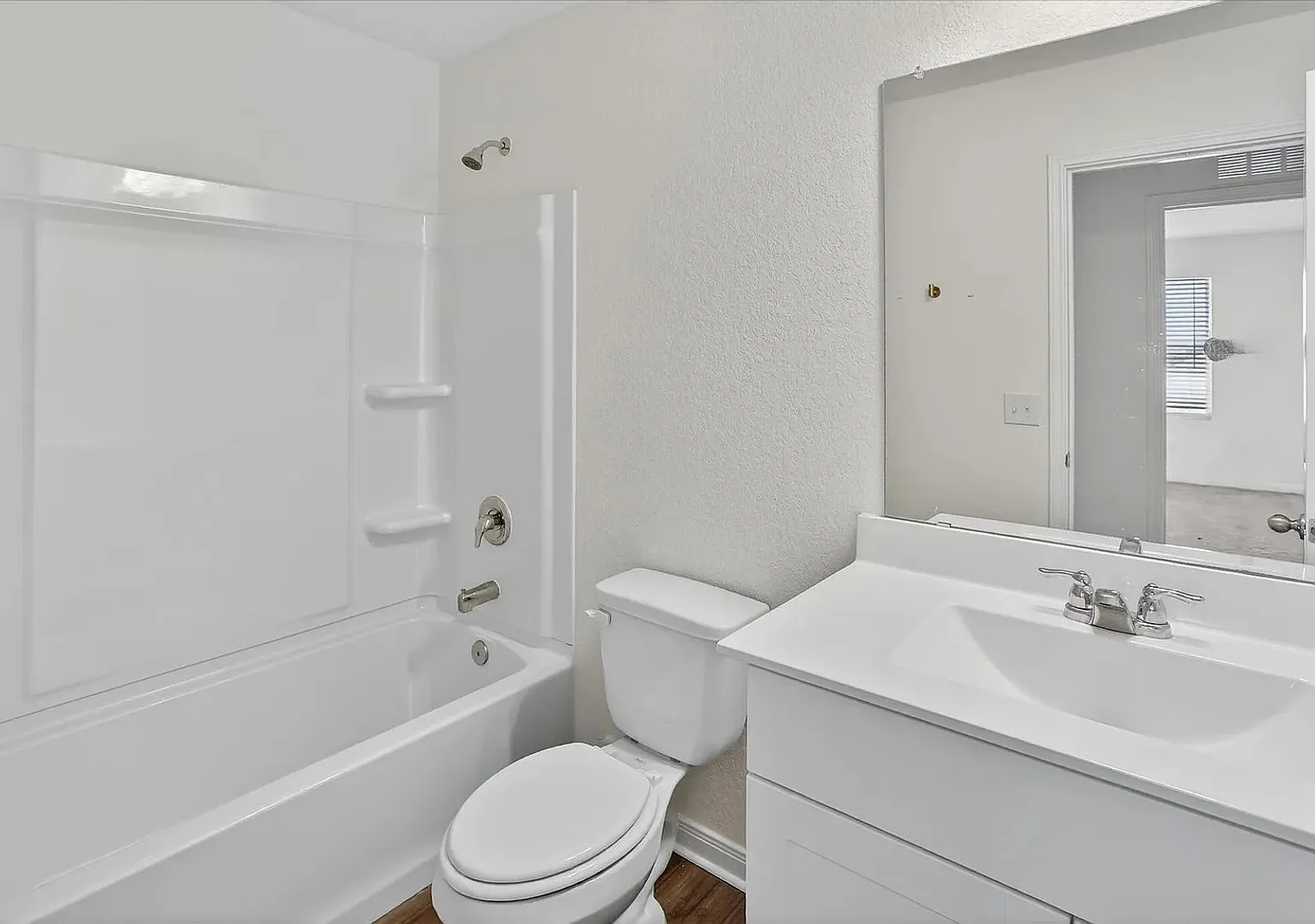 Room in 3 Bedroom Home at Maple Ter — Photo 4