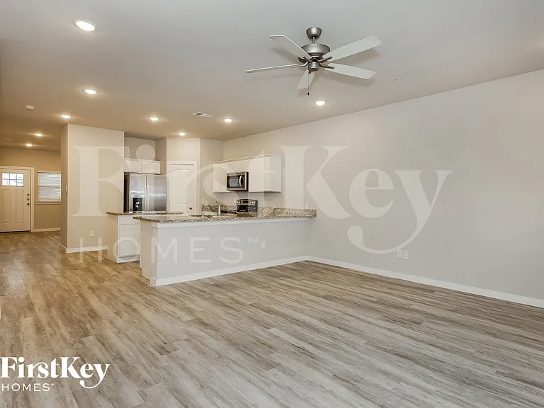 613 Sophia Way — Photo 5