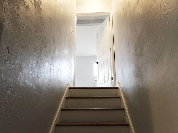 3rd image of 528 N Laird Ave