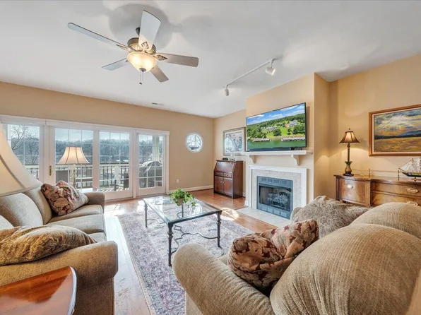 335 S Pointe Shore Dr, Moneta, VA 24121